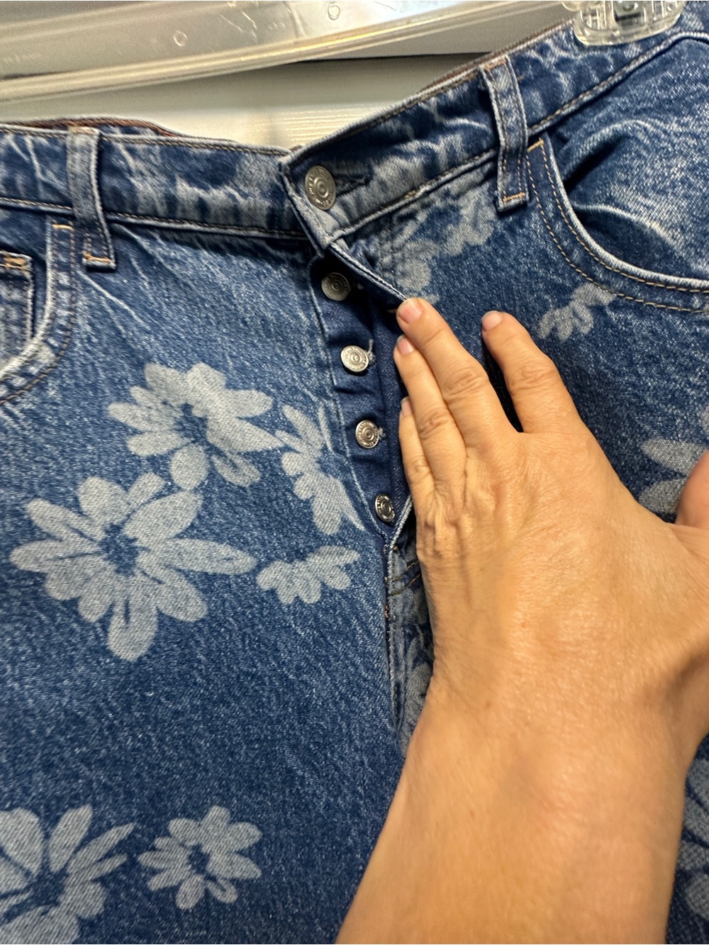 NWOT FREE PEOPLE We The Free Good Luck Printed Barrel Jeans Laser Daisy size 31 - Picture 6 of 7